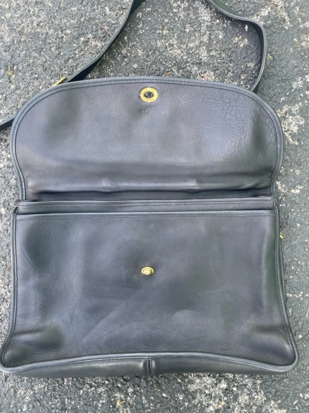 Coach Vintage Black Leather Shoulder Bag with Turn-Lock Closure